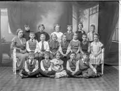 Frkn. Moberg, skolgr. - klicka f�r att f�rstora