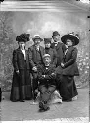 Fjugesta l�rdagen 25 juni 1910, John Apelqvist sittande - klicka f�r att f�rstora