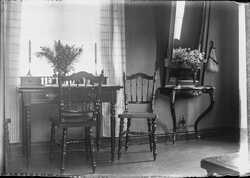 Eskilstuna 14/7 1908, Interi�r med skrivbord, stolar och spegel - klicka f�r att f�rstora