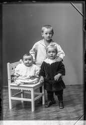 Fru Karlson, barn - klicka f�r att f�rstora