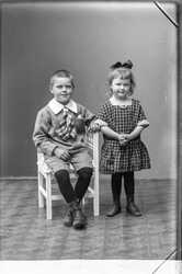 Fru A. Nylin, barn - klicka f�r att f�rstora