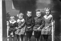 Stationskarl Gustaf Borg, barn - klicka f�r att f�rstora
