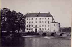 �rebro slott med Svart�n runt omkring p� 1870-talet - klicka f�r att f�rstora