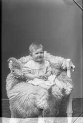 Fru Agnes Anden, flicka - klicka f�r att f�rstora