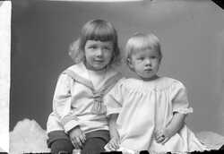 Fru Olga Rörh, barn - klicka för att förstora Fru Olga Rörh, barn - klicka för att förstora