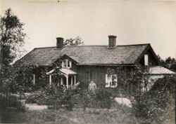 Huvudbyggnaden vid komministerg�rden vid Knista som �r riven - klicka f�r att f�rstora