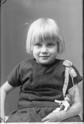 John Larson, flickan Gunhild - klicka f�r att f�rstora