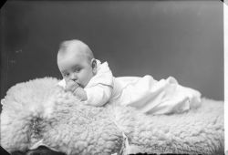 Ingeni�r E. Runesved, gosse - klicka f�r att f�rstora