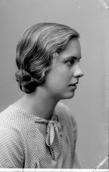 Asta Nilsson (Handlare Jonson) - klicka f�r att f�rstora