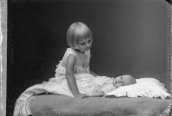 Folkskoll�rare Petersson, barn - klicka f�r att f�rstora