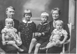 Tr�dg�rdsm�stare Knut �nberg, barn - klicka f�r att f�rstora