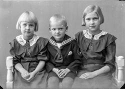 Fru Svea Johanson, barn - klicka f�r att f�rstora