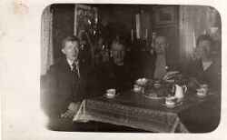 John Hallblom med f�r�ldrar. - klicka f�r att f�rstora