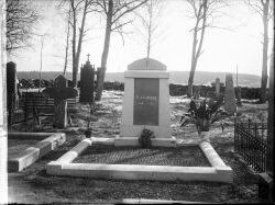 Skoll�rare Axel Gill�n en grav - klicka f�r att f�rstora