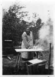 Hilda Augusta i H�g�sen. Tjenis, sa hon n�r hon h�lsade - klicka f�r att f�rstora