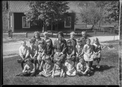 Fr�ken Erikson skolgrupp 1932 - klicka f�r att f�rstora