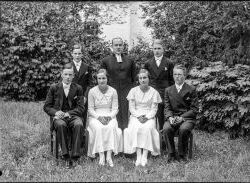 Pastor Frunck privatkonfirmander - klicka f�r att f�rstora