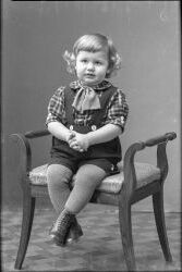 Fru Ingrid Johanson gosse - klicka f�r att f�rstora