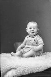 Fru Svea Olson gosse - klicka f�r att f�rstora