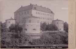 �rebro slott innan tornens tak byggdes om 1897-1901 - klicka f�r att f�rstora