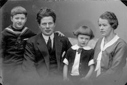 Familjegrupp - klicka f�r att f�rstora
