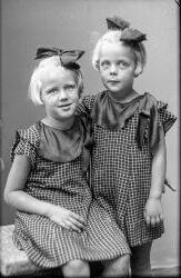 Tv� barn - klicka f�r att f�rstora