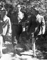 Folke Bernadotte i mitten - klicka f�r att f�rstora