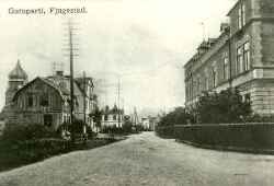 Storgatan i Fjugesta med j�rnv�gshotellet till h�ger. - klicka f�r att f�rstora