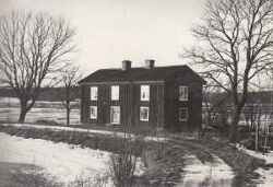 Fattigstugan som blev hembygdsg�rd f�r Vintrosa hembygdsf�rening - klicka f�r att f�rstora