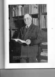 Johan Gunnar Andersson, Kina- Gunnar, f�dd p� �sta, Knista f�rs. �r  1874 d�d 1960 i Stockholm. K�nd arkeolog och Kina-k�nnare . Professor. Grundare �stasiatiska museet i Stockholm. Initierade starten av V�stern�rkes hembygdsf�rening 1929. - klicka f�r att f�rstora