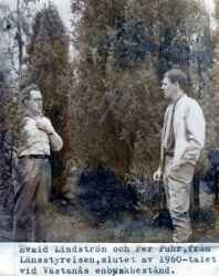 Enbuskbest�ndet vid V�stan�s. Evald Lindstr�m och Per Fuhr, L�nsstyrelsen. - klicka f�r att f�rstora