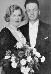 Gustav Lantz f. 1901 död 1985 och Elsa Larsson f. 1908. Bröllopskort från 1935 - klicka f�r att f�rstora