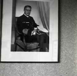 Portrtt av kung Gustav VI Adolf i Nerikes Allehandas kontor i Kumla eller i Hallsberg - klicka fr att frstora