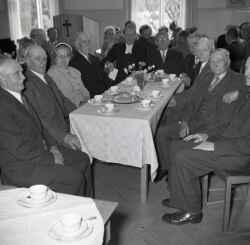 Konfirmationstr�ff med fika i Knista - klicka f�r att f�rstora