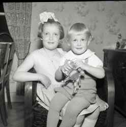 Troligen Margareta och Ulf Hellstr�m - klicka f�r att f�rstora