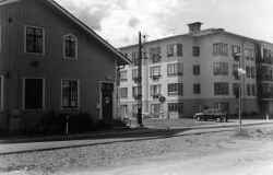Stationshuset och Oxelg�rden i Fjugesta - klicka f�r att f�rstora