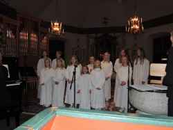 Barnk�ren Angels Voice sj�ng i Knista kyrka p� Alla helgons dag 2017 - klicka f�r att f�rstora