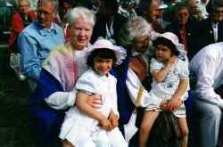 Midsommarfirande vid H�gan - klicka f�r att f�rstora