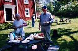 M�ltid p� H�gan. J�rgen Nystr�m och Dagny Paulsson - klicka f�r att f�rstora
