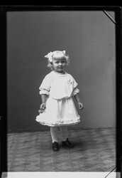 Ida Olsson flicka (Aina?) - klicka f�r att f�rstora