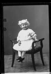 Ida Olsson flicka (Aina?) - klicka f�r att f�rstora