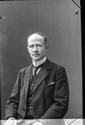 Redakt�r Konrad Johanson - klicka f�r att f�rstora