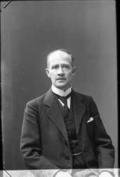 Redakt�r Konrad Johanson - klicka f�r att f�rstora