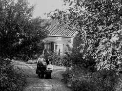 Agaton Johansson Bergav�gen m�lare med fru och barnen Signe, Everth o Elof - klicka f�r att f�rstora