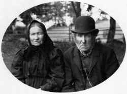N�mndeman och kyrkv�rden Per Gustaf i S�rby och hans hustru Johanna - klicka f�r att f�rstora