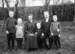 Kyrkoherde Rydstr�m, familj - klicka f�r att f�rstora