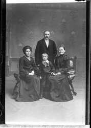 N:o 0423, Jansson, Portr�tt, familj - klicka f�r att f�rstora