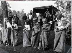 Midsommarfest vid Bergavallen - klicka f�r att f�rstora