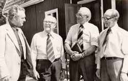 Binninge Ebeneser 50 år. Från vänster missionssekreterare Birger Stenfeldt, Samuel Larsson, Gustaf Larsson och pastor Ståhlberg - klicka f�r att f�rstora