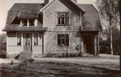 Affären i Brohyttan - ingången till affären var till höger i bild - klicka f�r att f�rstora